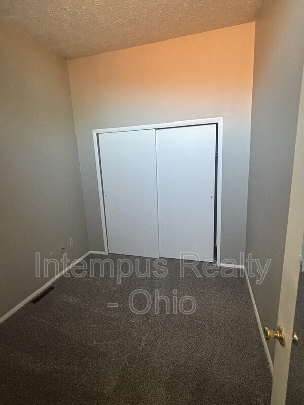 Building Photo - 10 King Arthur Ct