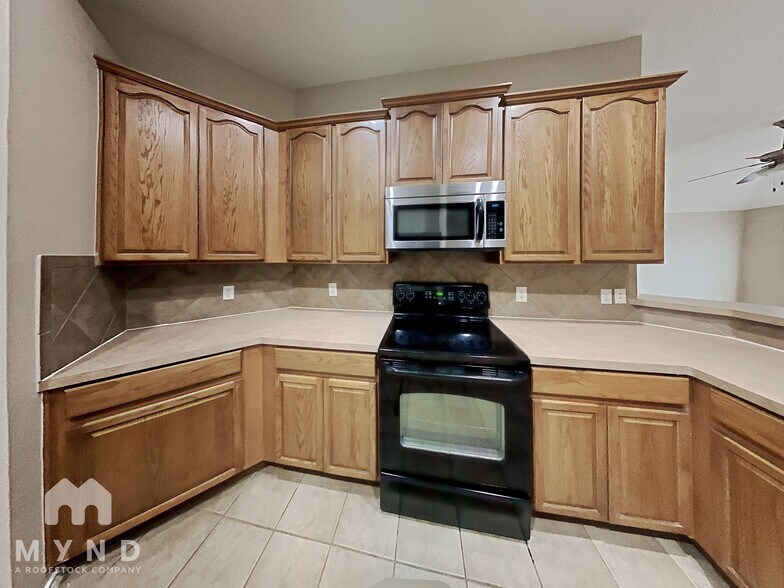 Building Photo - 1002 Camp Verde Dr