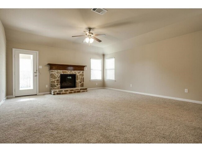 Building Photo - 1120 Villa Paloma Blvd