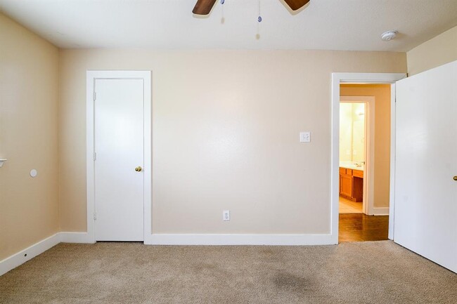 Building Photo - 5830 Silver Oak