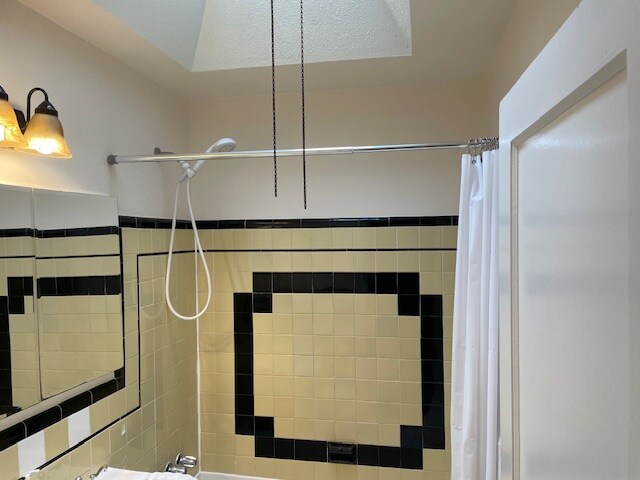 Building Photo - 852 Fairfax Rd