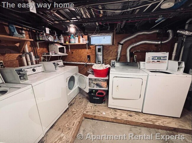 Building Photo - 10 Wallace St