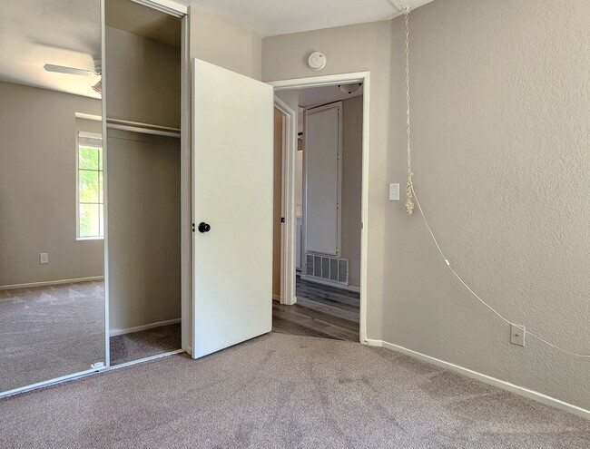 Building Photo - Corner Lot, 3BD, 2.5BA Home in Lake Elsinore