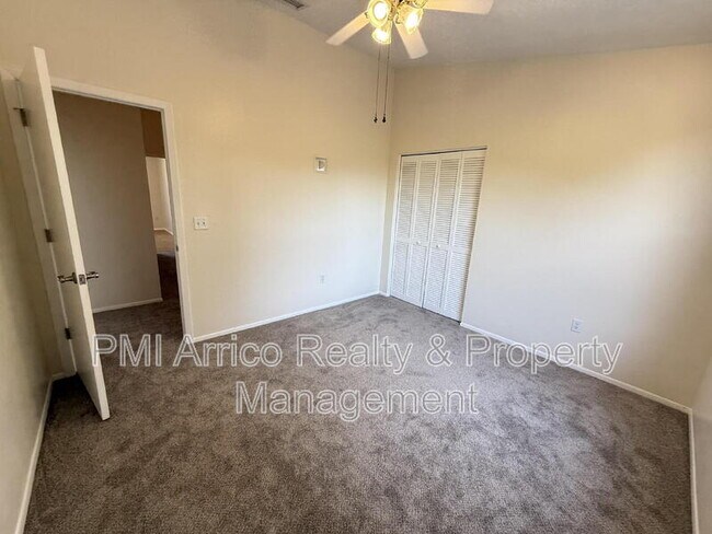 Building Photo - 12653 Longcrest Dr