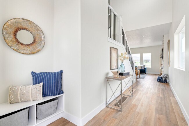 Building Photo - Golf Course Living with Incredible Views and Finished Basement
