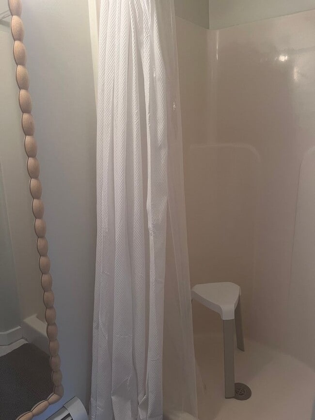 Building Photo - 2 Bedroom in Woodstock