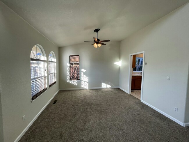 Building Photo - 1580 Rehrmann Dr