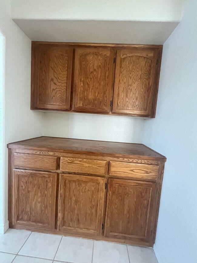 Building Photo - Lake front 3 bed 2 bth home in Helendale!