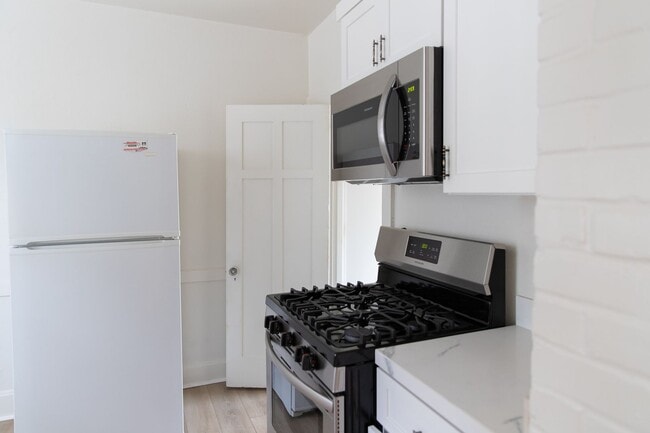 Building Photo - Classic Pacific Grove Duplex - Available D...