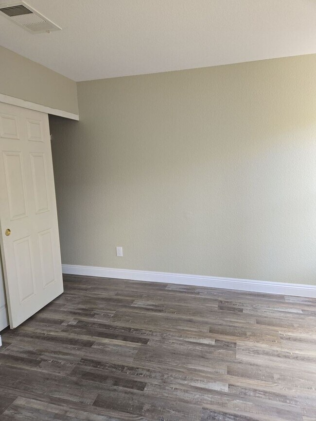 Building Photo - A Fabulous 4 Bedroom Home in Peccole Ranch