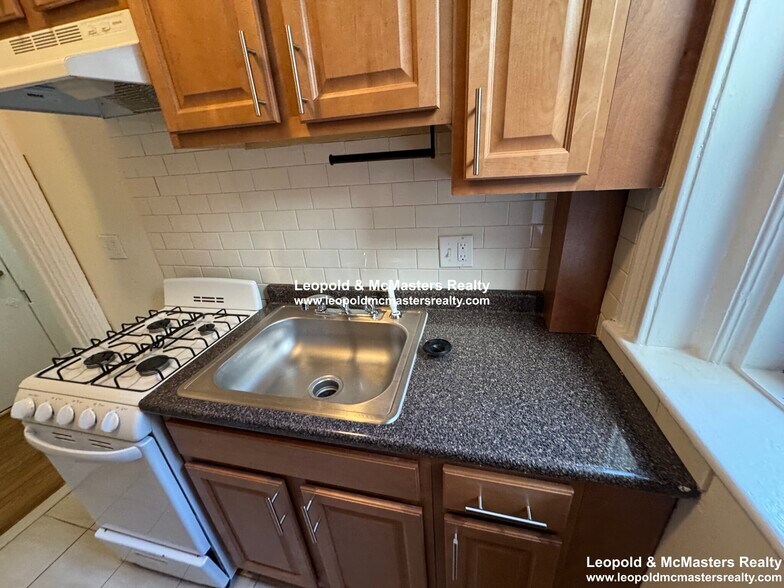 Building Photo - 230 Fuller St