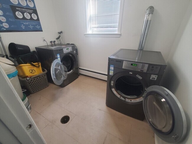 Building Photo - 433 B Sea St