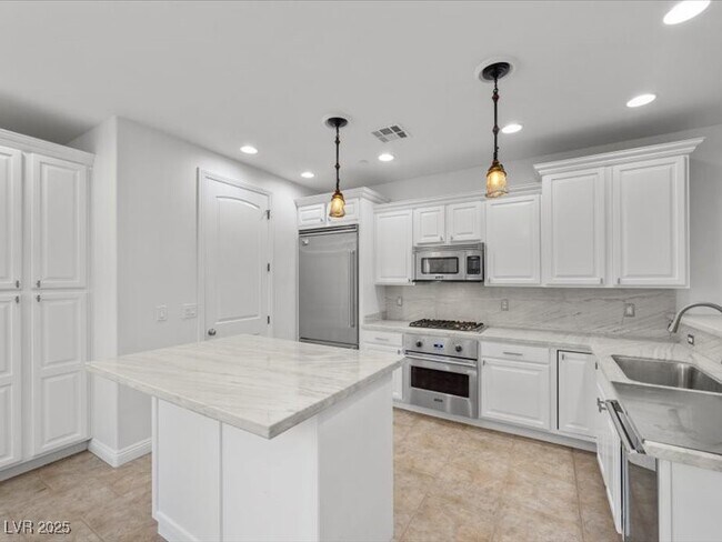 Building Photo - 1159 Calcione Dr