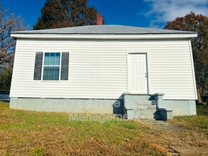 Building Photo - 110 Martin St