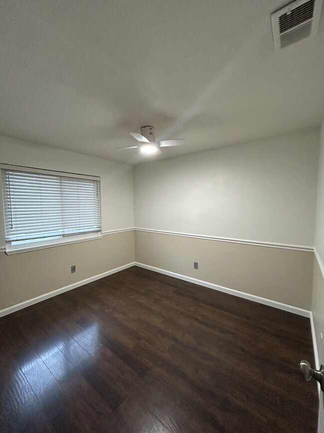 Building Photo - 461 Pamela Dr