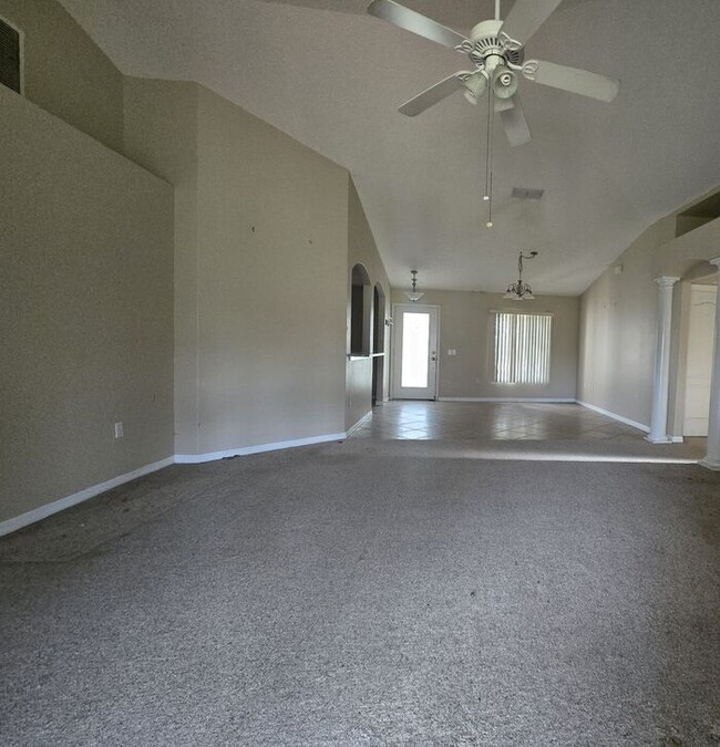 Building Photo - Beautiful home located in Deltona. 3/2