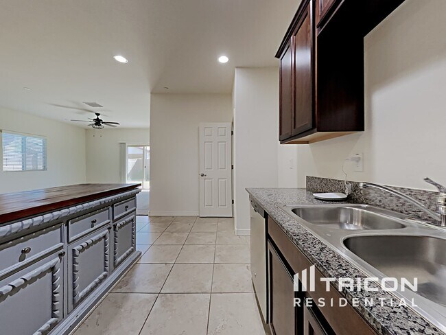 Building Photo - 21407 W Alvarado