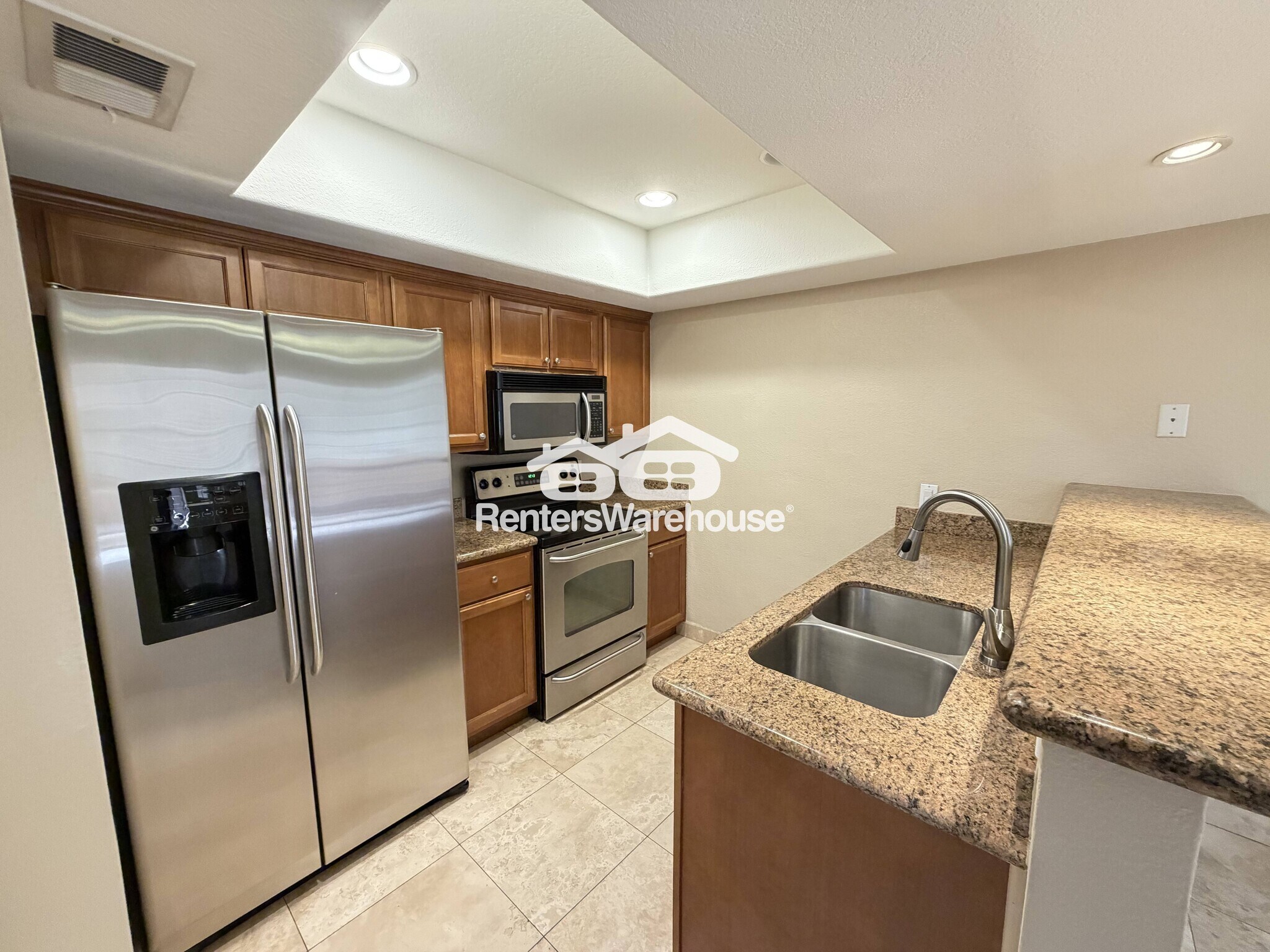 Building Photo - 3235 E Camelback Rd