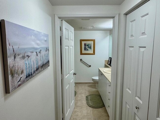 Building Photo - 625 Casa Loma Blvd