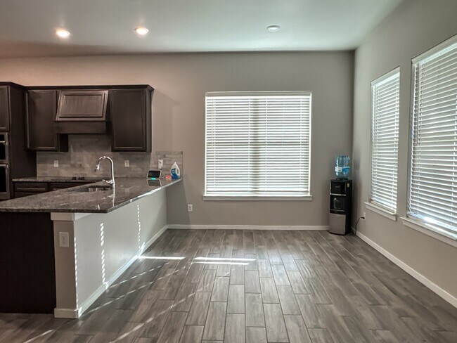 Building Photo - 1212 Ash St