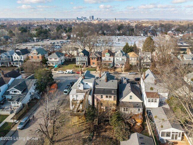 Building Photo - 1704 Rosewood Ave