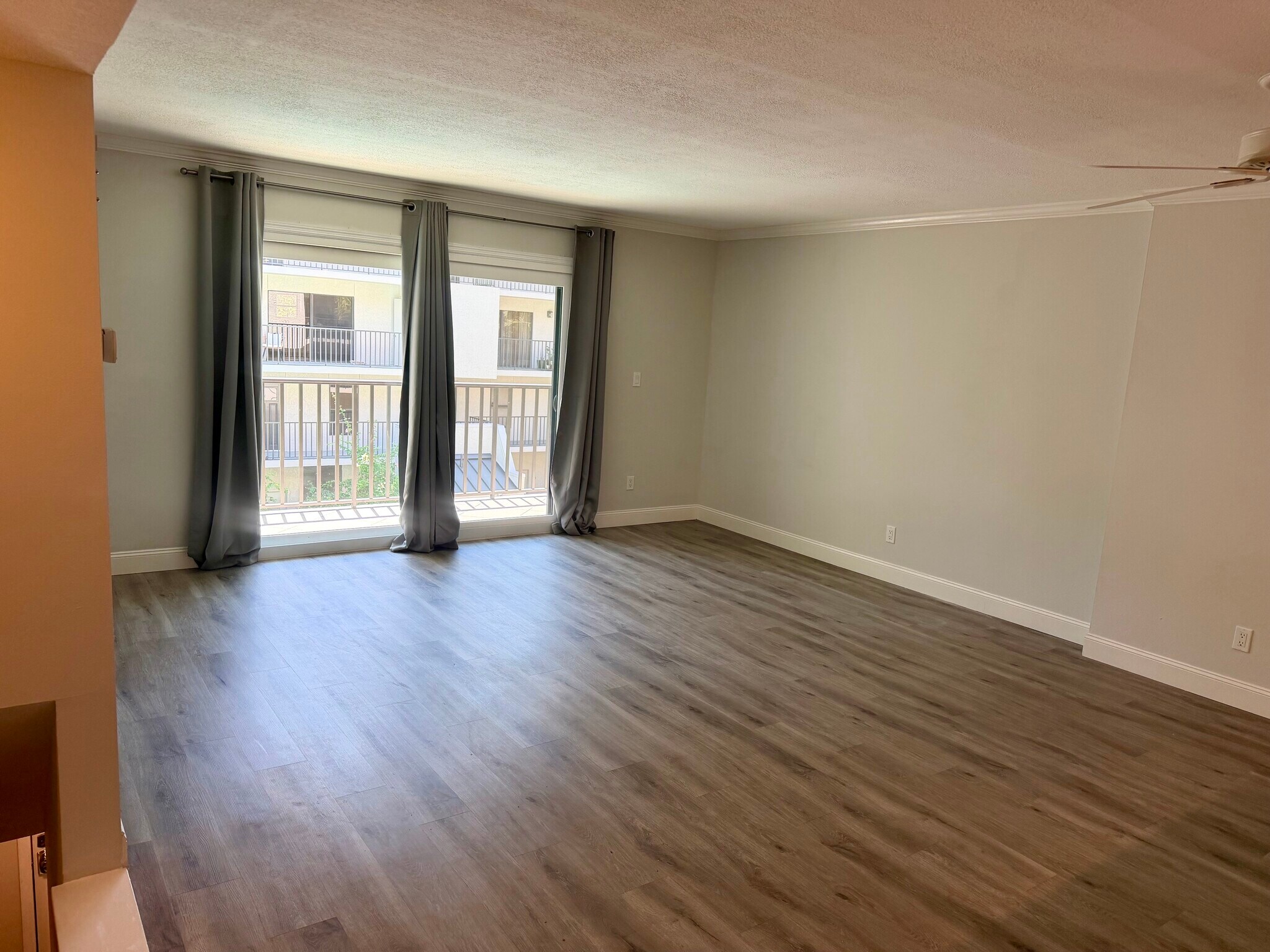 Spacious upper-level living area - 105 4th Ave NE