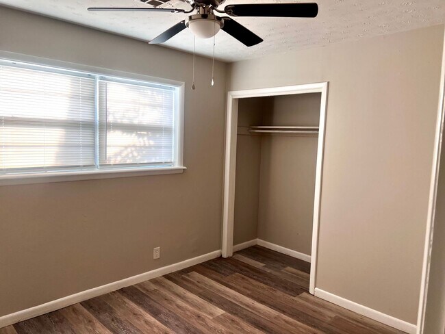 Building Photo - Beautiful 4 Bedroom 2 Bath home