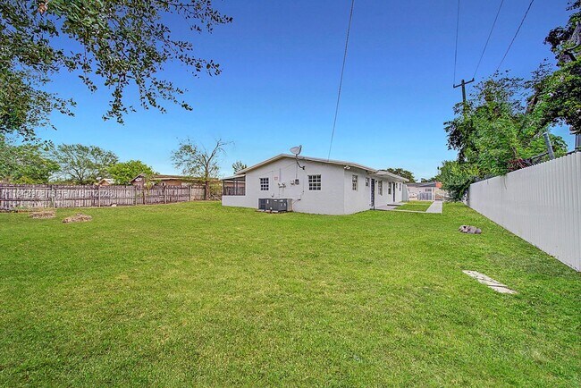 Building Photo - 19110 NW 36th Ave