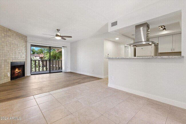 Building Photo - 8649 E Royal Palm Rd