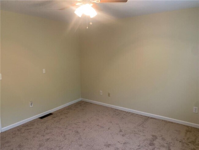 Building Photo - 1652 Grist Mill Dr