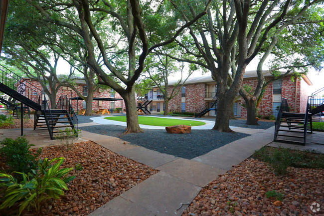 Courtyard - Monticello Square