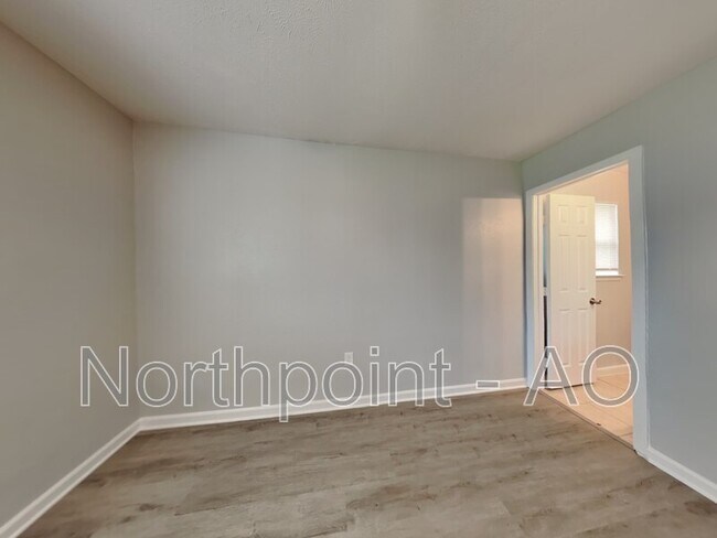Building Photo - 3207 Daniel Dr