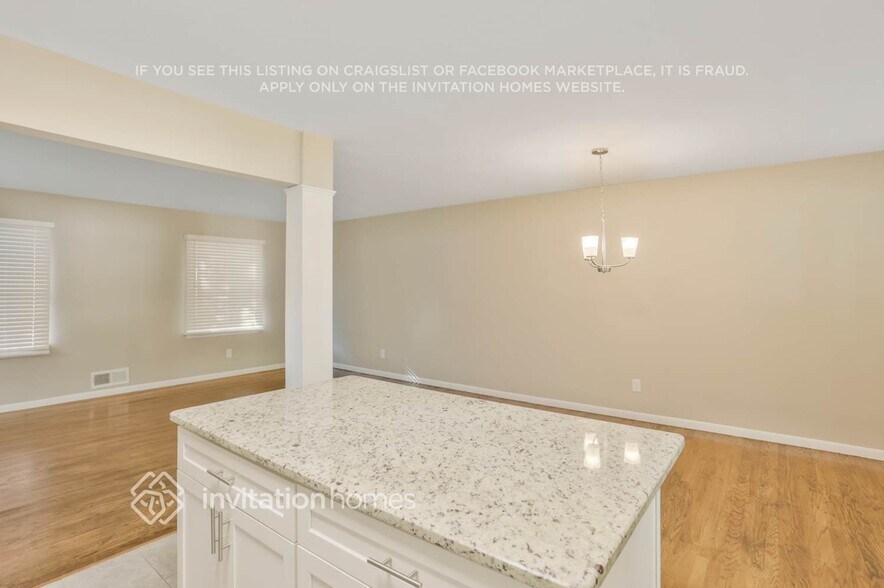 Building Photo - 2132 Rosewood Rd
