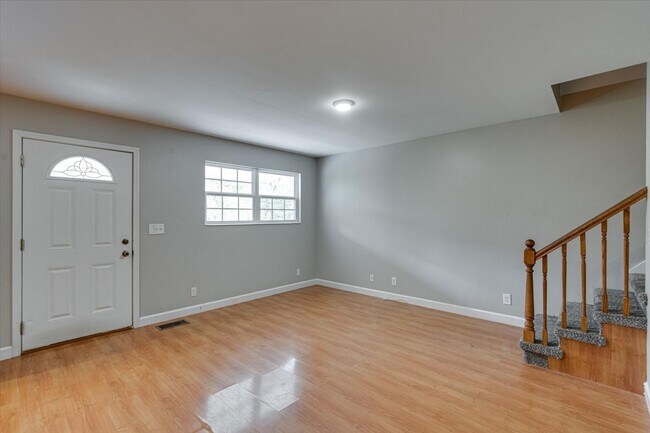 Building Photo - Charming 3-Bed / 2-Bath Home - Reduced Rat...