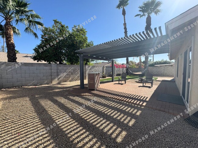 Building Photo - BEAUTIFULLY REMODELED 3 BEDROOM HOME WITH ...