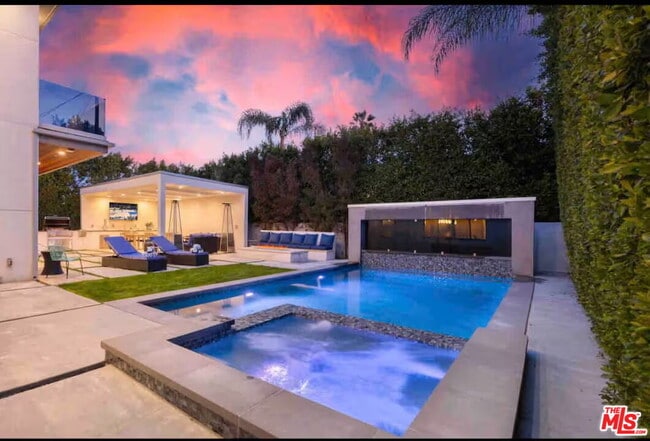 Building Photo - 13812 Cumpston St