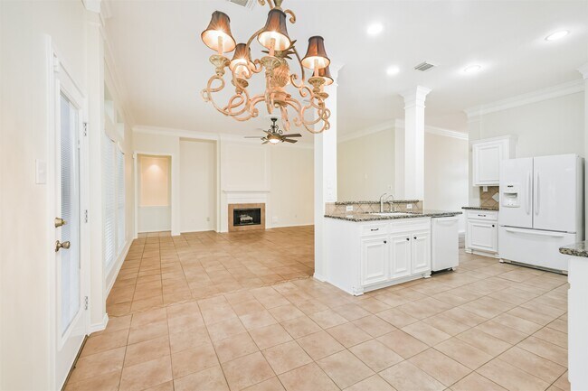 Building Photo - 7718 Trophy Pl Dr