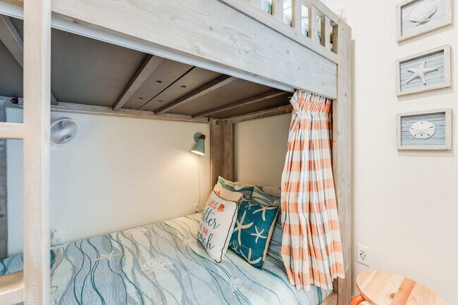 Building Photo - 119 6th St