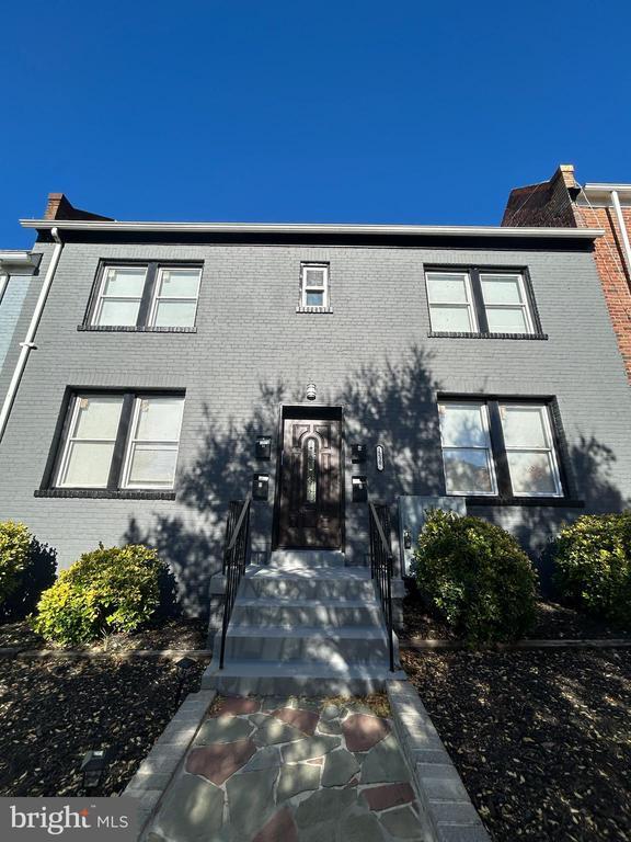 Building Photo - 1230 Penn St NE