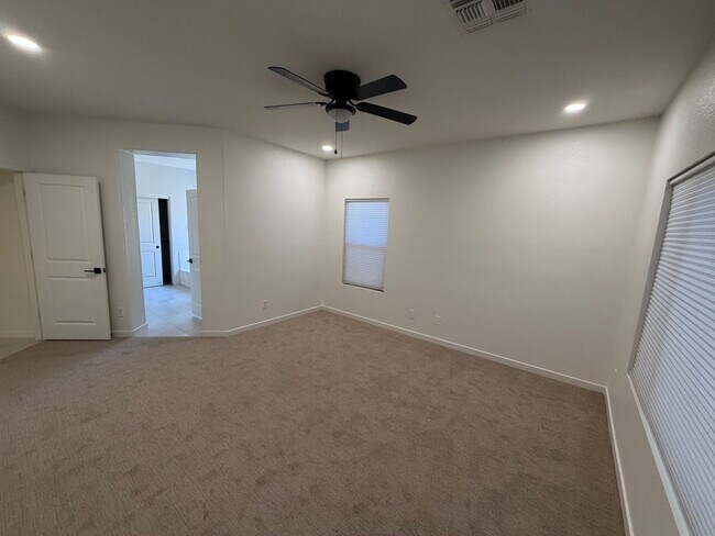 Building Photo - Beautifully Remodeled North Peoria Home 3 Bedroom 2 Bath Plus Office