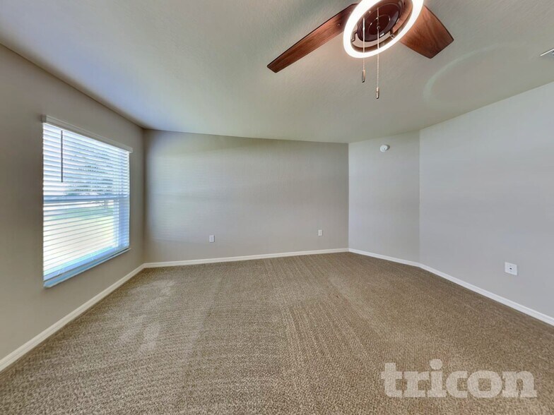 Building Photo - 579 Lorient Drive