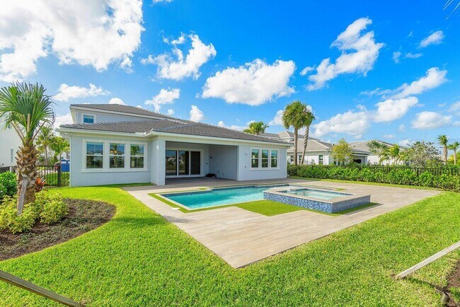 Building Photo - 9237 Crestview Cir