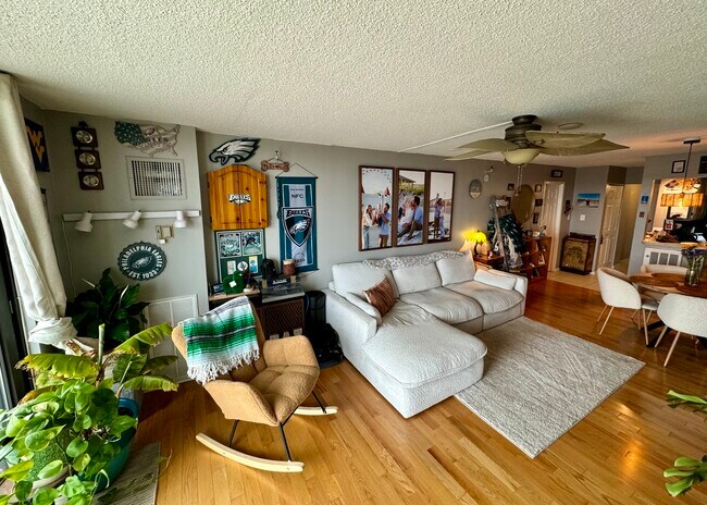 Building Photo - 236 N Derby Ave