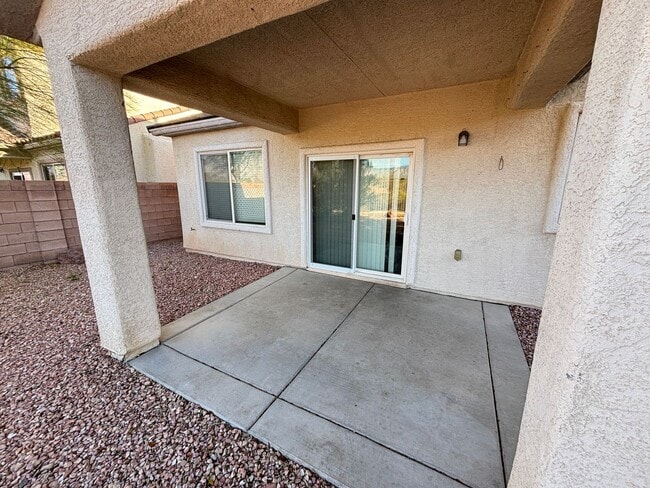 Building Photo - Gorgeous 3bed / 2.5bath home in the Silverstone Ranch community!