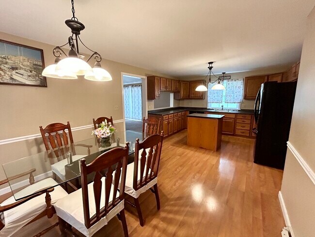 Building Photo - 35 Fox Meadow Dr