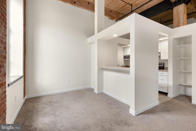 Building Photo - 303 Vine St