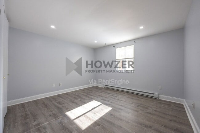 Building Photo - 307 W Main St