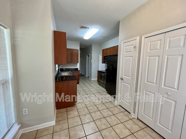 Building Photo - 8202 Downpatrick Ct