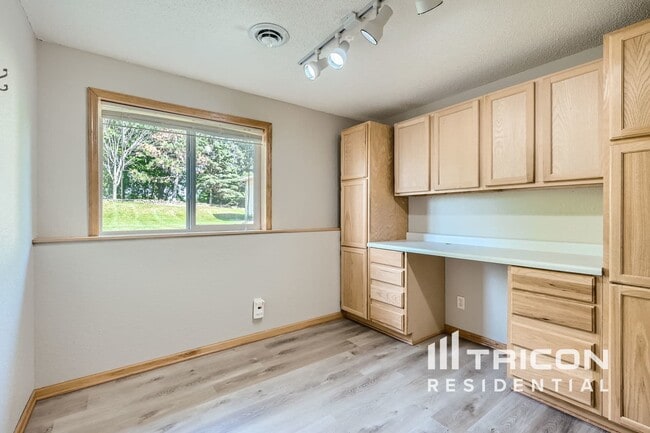 Building Photo - 15823 Foxhill Ave N