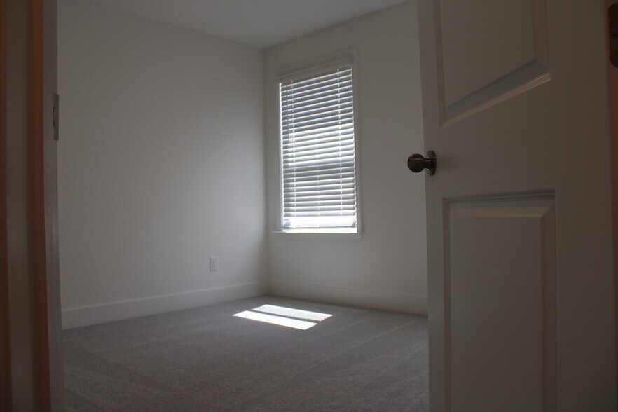 Building Photo - 175 Andalusa Ct
